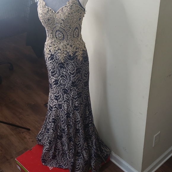 Dress - Picture 2 of 5